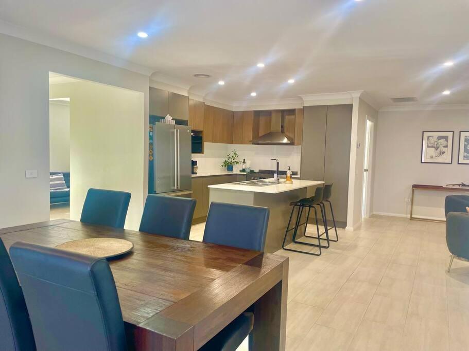 Spacious And Modern Home Away From Home Eglinton Ngoại thất bức ảnh